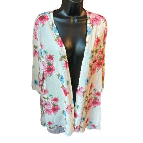 Pink milly Tops - Pink Milly NWT Floral 3/4 Sleeve Kimono Size S